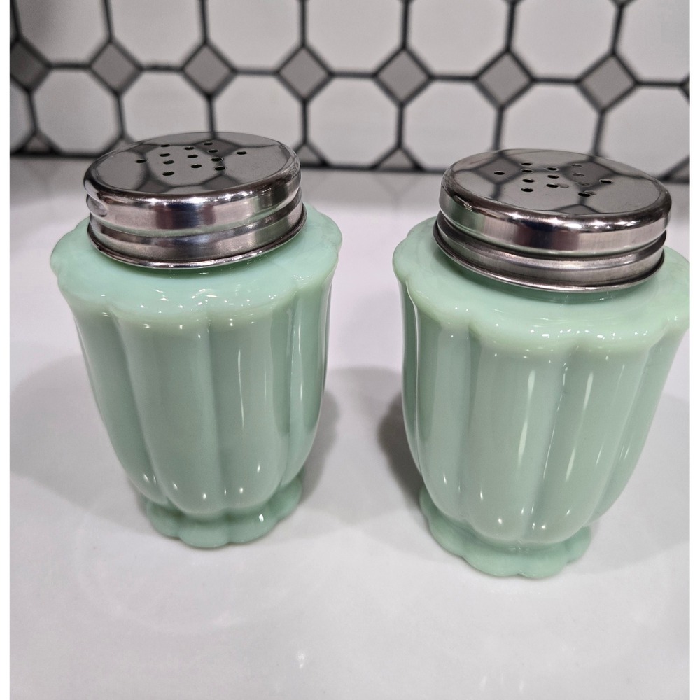 Pioneer Woman Jadeite Salt and Pepper Shaker Set Green Milk Glass Fluted Design - Picture 2 of 5